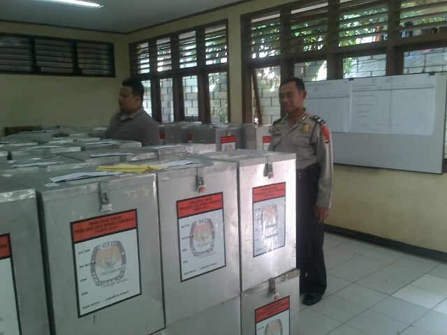 Begini Cara Polisi di Jakarta Kawal Kotak Suara Pilpres
