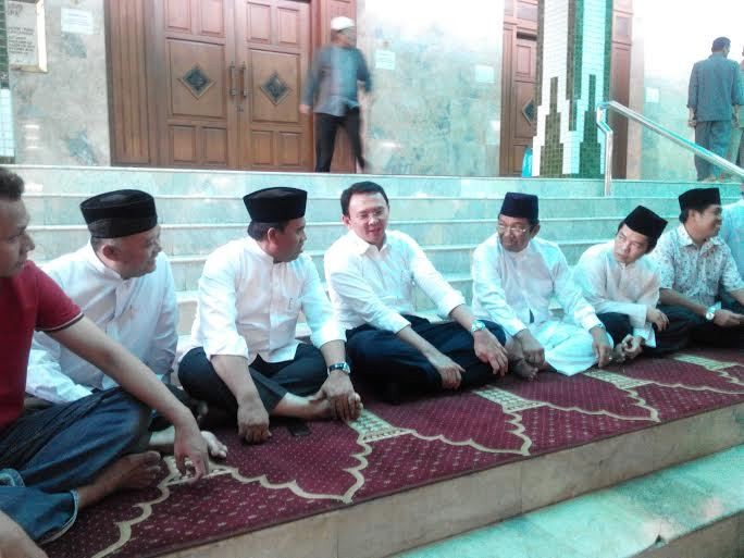 Safari Ramadan ke  Masjid  Sunda  Kelapa  Ahok Disapa Pak Gubernur