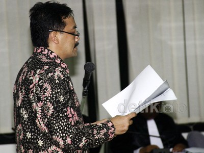 Andi Mallarangeng Bacakan Pledoi