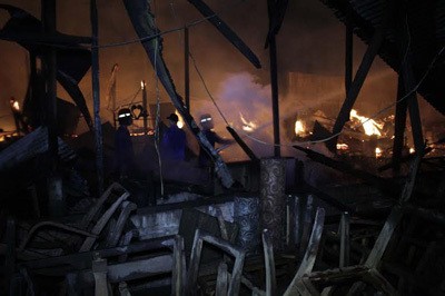 Pabrik Rotan Terbakar, Seorang Petugas PMK Jadi Korban