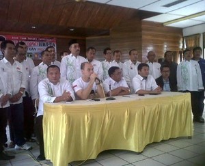Klaim Unggul di Bandung, Tim Prabowo-Hatta akan Doa Bersama Nanti Malam
