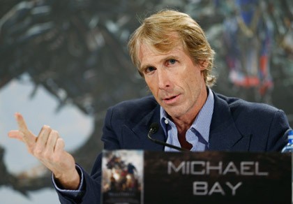 Michael Bay Tak Peduli dengan Kritik Pedas Transformers: Age of Extinction