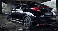 Bicara tampilannya tidak diragukan lagi karena selain dibalut warna hitam, Civic ini juga terlihat lebih tegas. Side skirt, bemper belakang semakin mempertegas tampilannya. (Dok Honda)