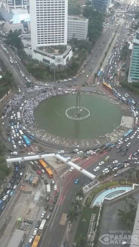Penampakan Demo Palestina di HI yang Dihadiri Prabowo dari Gedung Tinggi