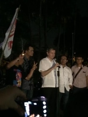 Orasi di Tugu Proklamasi, Allan Nairn Dukung Indonesia Bantu Palestina