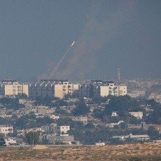 Hamas Kirim 3 Roket Serang Bandara Israel, Tapi Dijatuhkan Iron Dome