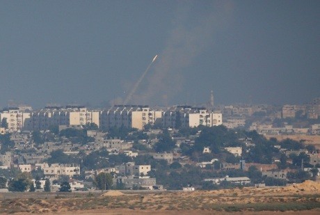 Roket dari Gaza Tembus Iron Dome dan Hantam Pom Bensin Israel, 3 Orang Luka