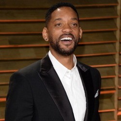 Jalan-jalan di Pantai, Will Smith Dibuntuti Wanita Telanjang