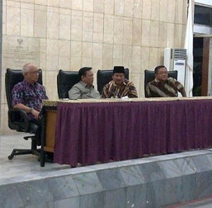 Safari Ramadan ke Garut, Menko Kesra Salurkan Bantuan Beras
