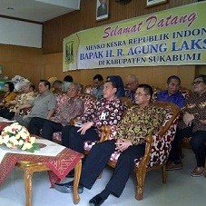 Safari Ramadan, Menko Kesra Berikan Bantuan untuk Sukabumi