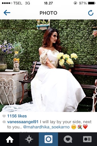 Pose dengan Baju Pengantin, Vanessa Angel Sudah Dilamar Didi?
