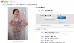 Dilelang, Dress Terbuat dari Karet Gelang Ini Ditawar Rp 3 Miliar