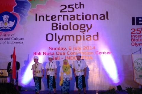 4 Siswa RI Boyong 3 Emas dan 1 Perak di Olimpiade Biologi di Bali