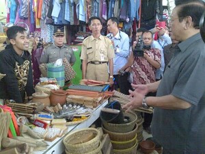 Tinjau Pasar di Kebumen, Agung Laksono: Pasar Nggak Harus Becek