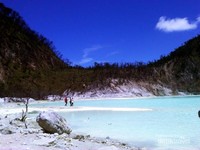 Langit biru di Kawah Putih Langit biru di Kawah Putih