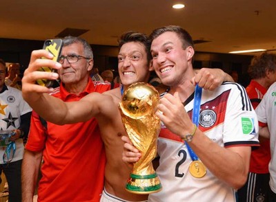Virus Selfie yang Menjangkiti Sang Juara Dunia