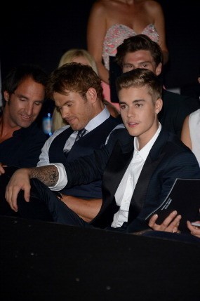 Lucunya, Justin Bieber Duet dengan Fans Cilik