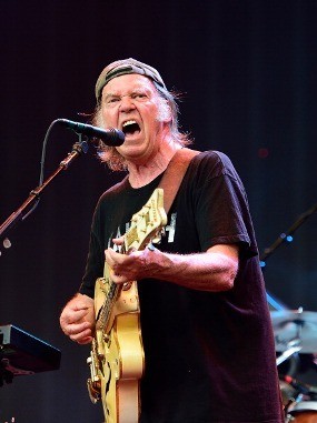 Konser Neil Young di Israel Dibatalkan Karena Perang