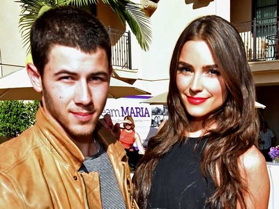 Nick Jonas dan Miss Universe 2012 Makin Serasi