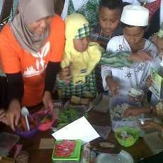 Meriahnya Bukber IJTI Surabaya Bersama Anak Panti Asuhan