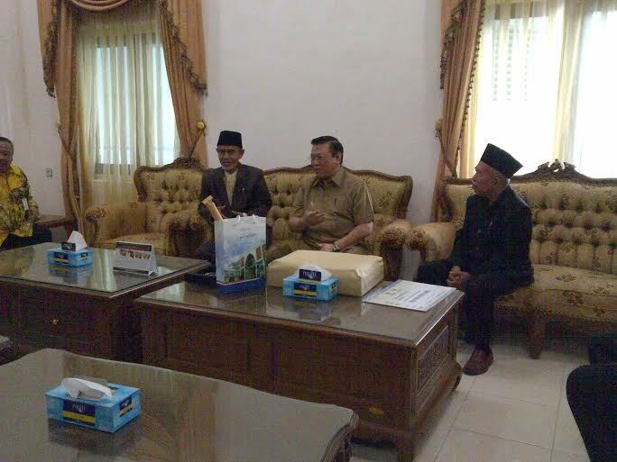 Menko Kesra Sambangi Ponpes Gontor, Gelar Doa Bersama dan Beri Bantuan