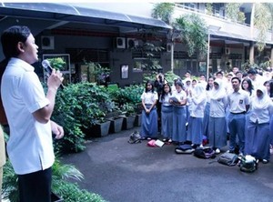 Blusukan Bima Arya di Bogor: Ngawangkong Hingga Jadi Pembina Upacara