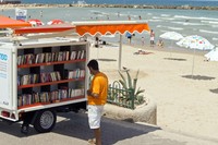 Ini Perpustakaan Pantai Paling Keren