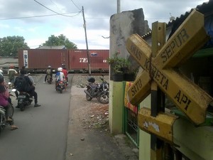 Perhatikan Hal-hal ini Agar Terhindar dari Kecelakaan di Perlintasan KA