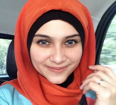 Sejak Berjilbab, Zee Zee Shahab Menuai Banyak Berkah