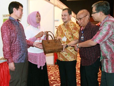 Seminar Kewirausahaan dan Pameran UMKM
