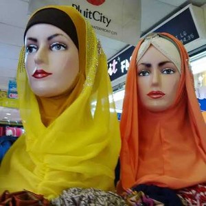Jelang Lebaran, Jilbab Hana Jadi Incaran di Tanah Abang
