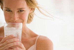 Segar Sih, Tapi Berbuka dengan Minuman Dingin Justru Bikin Lambung Keok