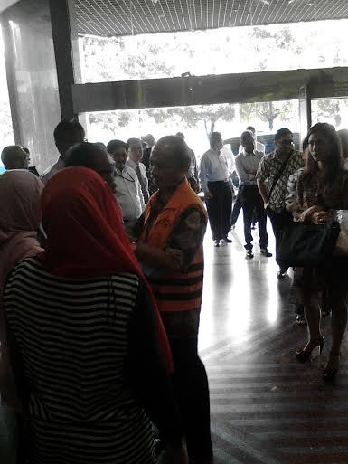Tiba di PN Tipikor, Budi Mulya Disambut Puluhan Pegawai BI