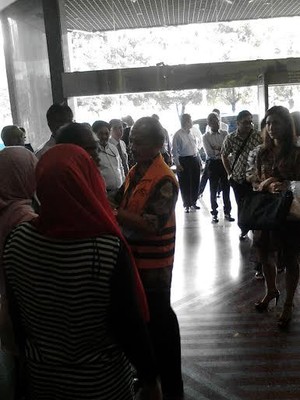 Tiba di PN Tipikor, Budi Mulya Disambut Puluhan Pegawai BI