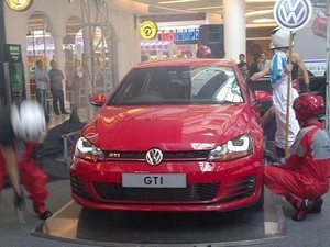 Di Indonesia, VW Golf GTI Juga Hampir Ludes Terjual