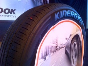 Ban Mobil Rusak Karena Menghajar Jalan Lubang? Hankook Siap Ganti Gratis!