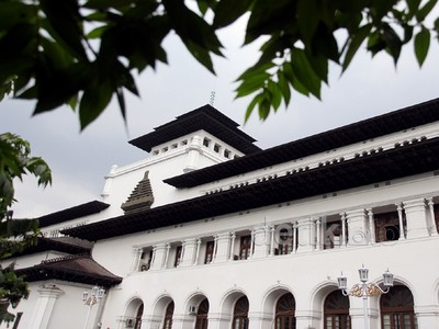 Melihat Kemegahan Gedung Sate