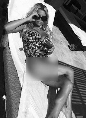 Jessica Simpson Unggah Foto Seksi Saat Bulan Madu