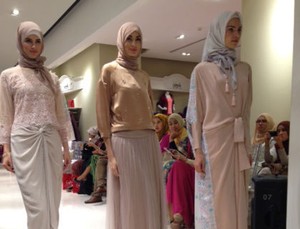 Dian Pelangi Sampai Mel Ahyar Rilis Busana Lebaran di Galeries Lafayette
