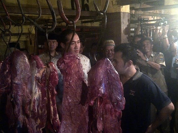 Sidak ke Pasar Angso Duo, Mendag Lutfi Langsung Cari Pedagang Daging dan Cabai