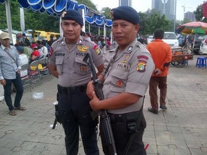 Penukaran Uang di Monas Dikawal Brimob Bersenjata Laras Panjang