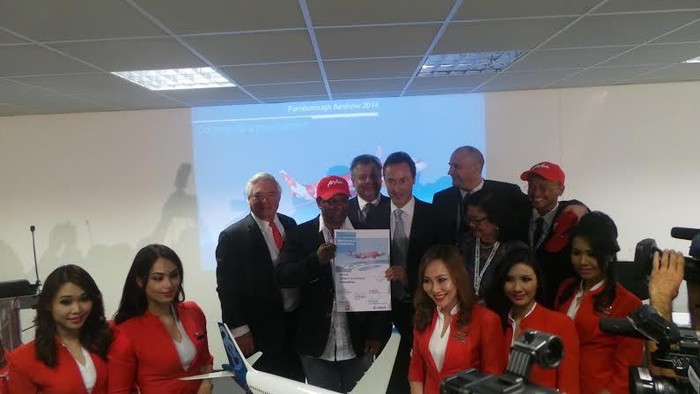 Begini Gaya Flamboyan Bos AirAsia Tony Fernandes Saat di Inggris