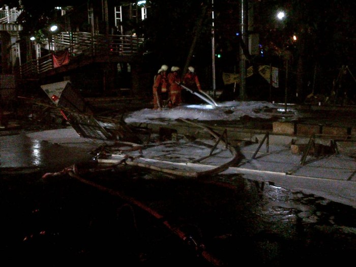 Lidah Api di Jl Sudirman Berhasil Dipadamkan, Jalur Lambat Masih Ditutup