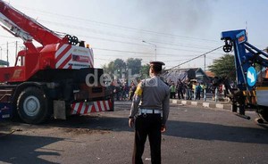 KA vs Truk di Sidoarjo, Sopir Crane Misterius dan Kini Diburu Polisi