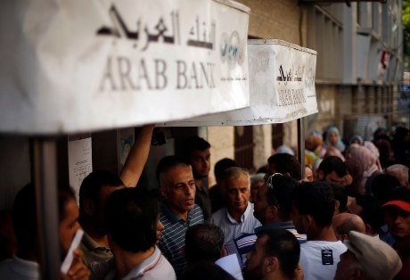 Gencatan Senjata 5 Jam, Warga Gaza Berbondong-bondong Datangi Bank