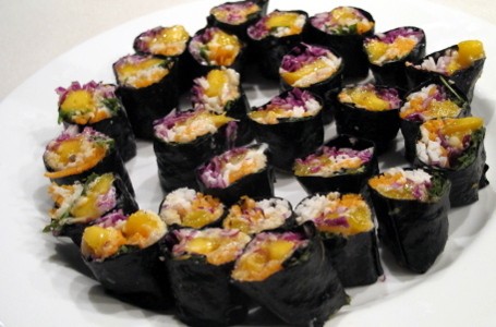 Bosan dengan Gorengan? Yuk, Bikin Sushi dari Buah dan Sayur untuk Berbuka!