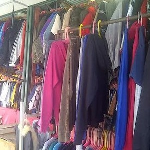 Dari Mana Pedagang Dapat Celana Dalam Hingga Kutang Impor Bekas?
