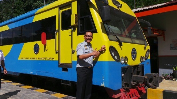 Menyusuri Jalur Kereta Jember-Banyuwangi
