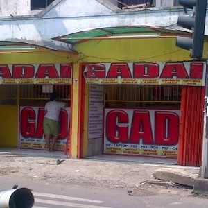 Ramainya Tempat Gadai Elektronik Jelang Lebaran