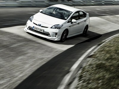 Toyota Prius Cetak Rekor Konsumsi BBM Irit